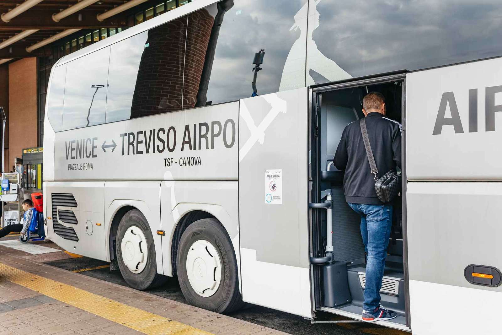 Autobus z lotniska Treviso do Wenecji i Mestre