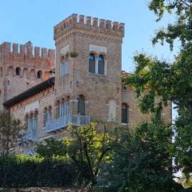 Treviso: wycieczka piesza z przewodnikiem z wybornym winem, cicchetto i kawą powitalną