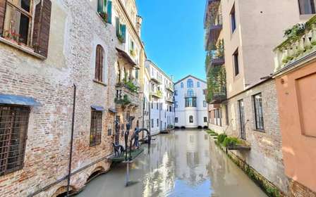 Treviso: wycieczka piesza z przewodnikiem z wybornym winem, cicchetto i kawą powitalną
