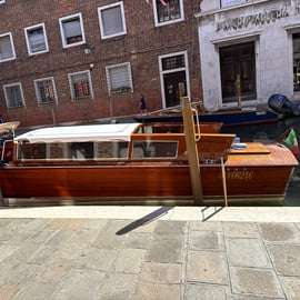 Wycieczka łodzią na Murano, Burano i Torcello bragozzo