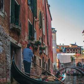 Prywatna gondola z szampanem w Wenecji, start z Danieli