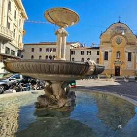 Treviso: wycieczka piesza z przewodnikiem z wybornym winem, cicchetto i kawą powitalną
